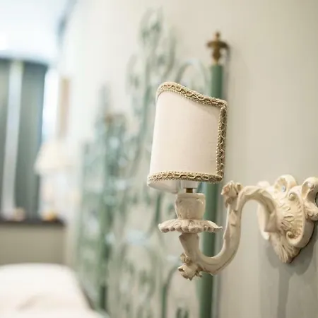 Apartment Two Sisters *