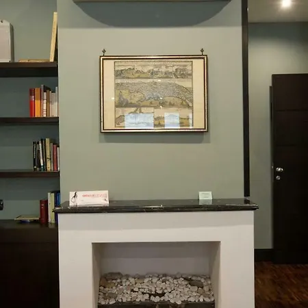 Two Sisters נאפולי